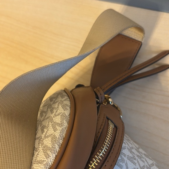 MK fanny bag and wallet set! - Picture 13 of 16